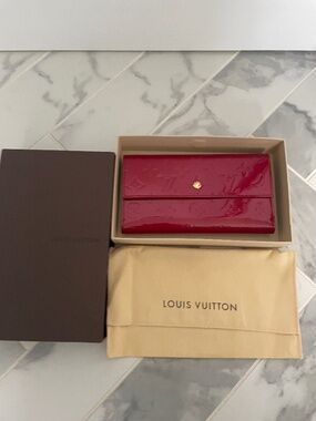 Louis Vuitton Vernis Wallet red patent leather-never used